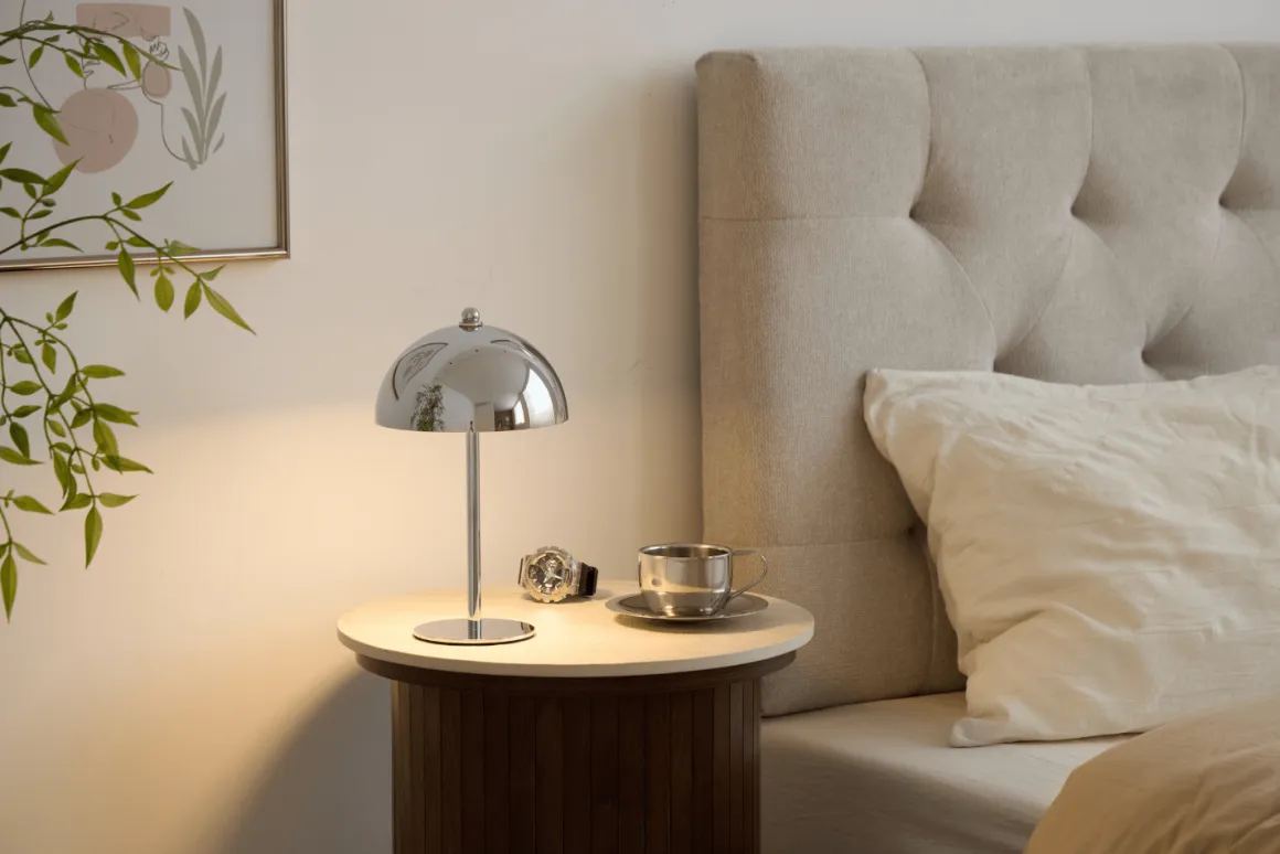Bloom bordlampe Chrome