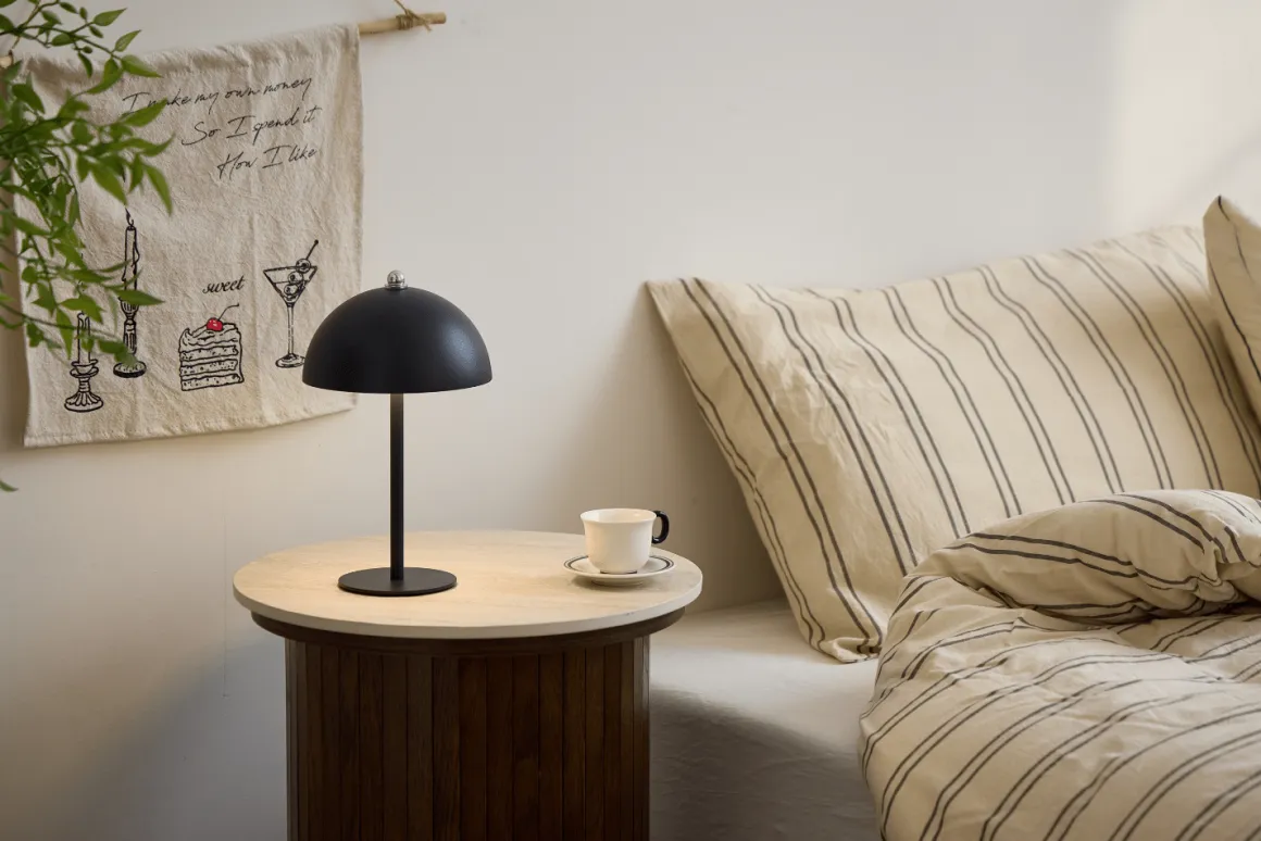 Bloom bordlampe Sort