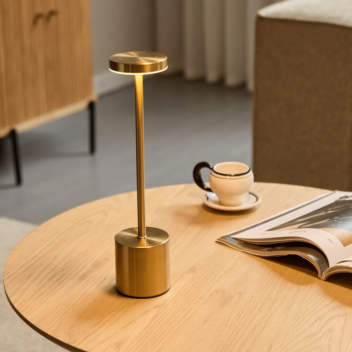 Elvis LED bordlampe guld