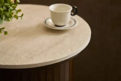 Enzo sidebord i stenbordplade med røget eg lamelfod Ø40 cm