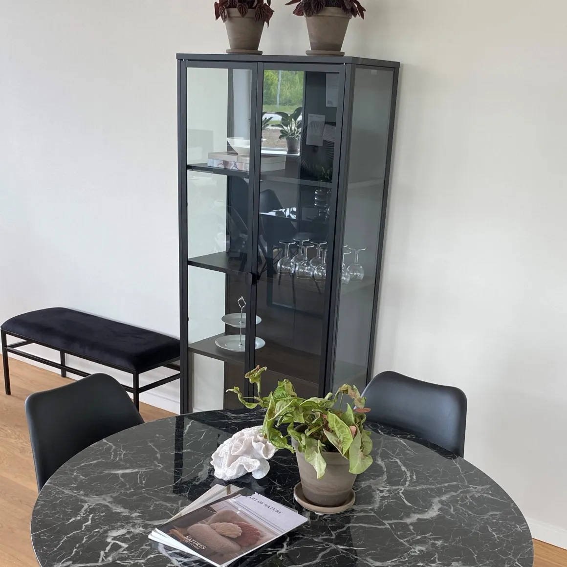 Herman Vitrineskab - Sort metal/glas - 80x40x180 cm
