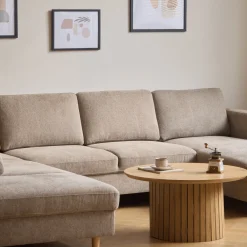 Jennifer højrevendt u-sofa i sand med chaiselong - L: 300 x D: 208 x H: 82 cm
